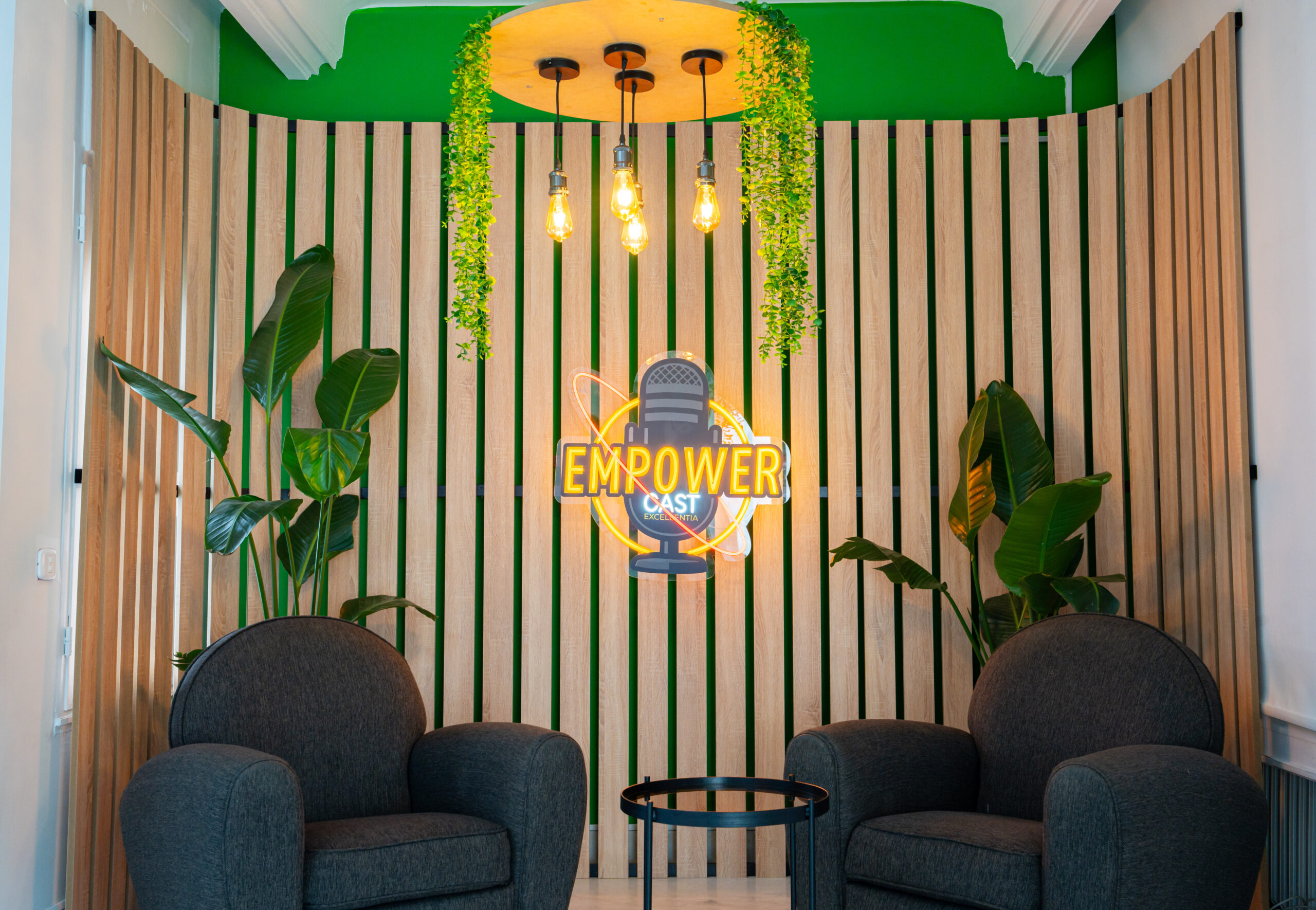 “coin podcast aménagé pour création de contenu audio”