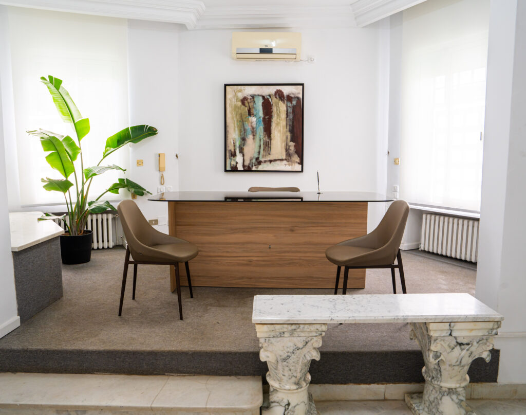 “bureau privé calme et équipé dans espace de coworking”