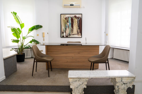 “bureau privé calme et équipé dans espace de coworking”